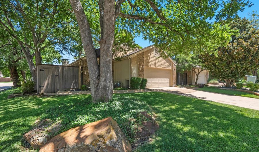4101 Rush Cir, Addison, TX 75001 - 3 Beds, 3 Bath
