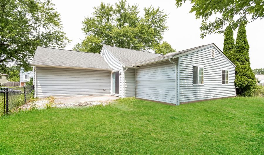 2909 Grassy Creek Dr, Indianapolis, IN 46229 - 3 Beds, 2 Bath