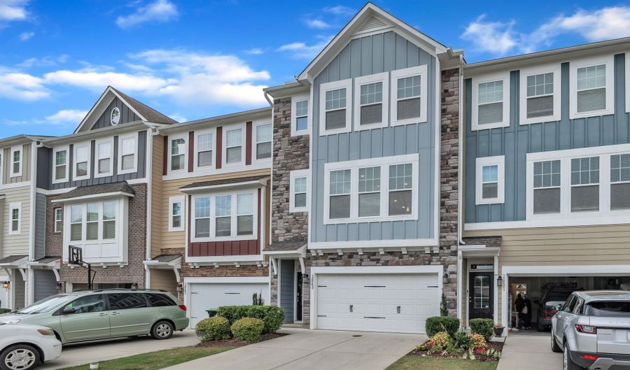 2849 Dallas Valley Ln, Apex, NC 27502 - 3 Beds, 4 Bath