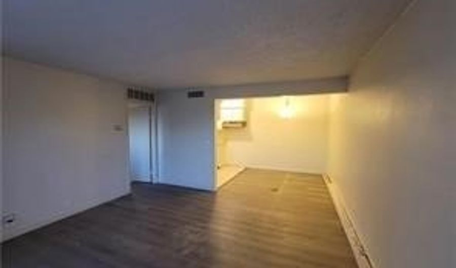 615 S Royal Crest Cir 10, Las Vegas, NV 89169 - 1 Beds, 1 Bath