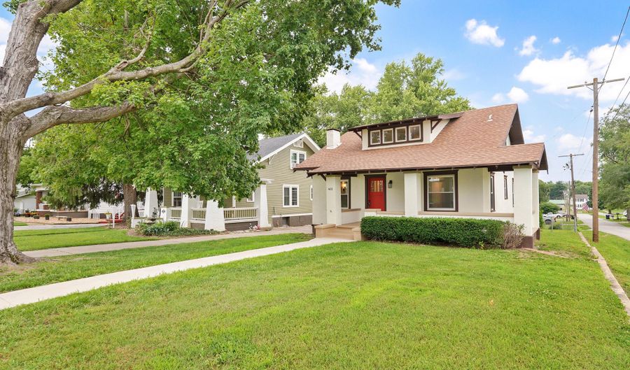 412 E Walker St, Ash Grove, MO 65604 - 4 Beds, 2 Bath