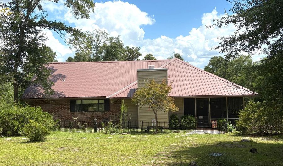 850 Gambier Dr, Alford, FL 32420 - 2 Beds, 2 Bath