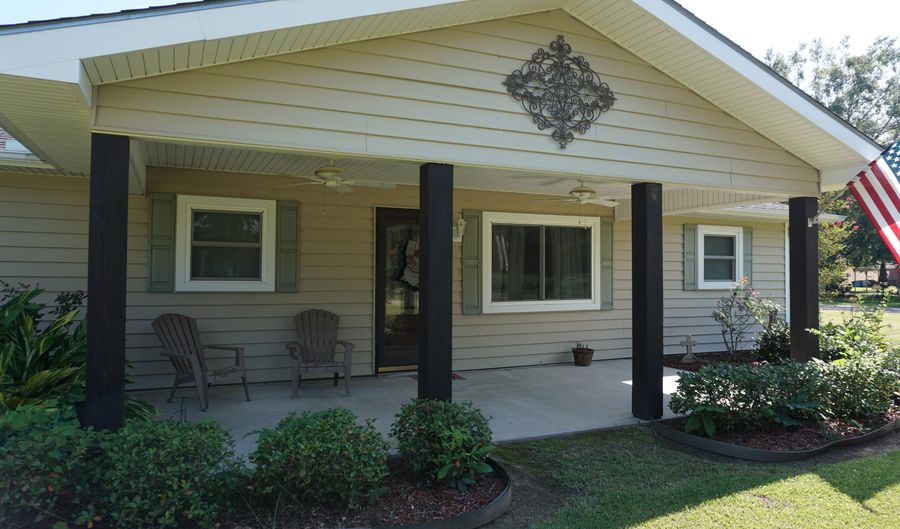 1001 Roma St, Breaux Bridge, LA 70517 - 3 Beds, 2 Bath