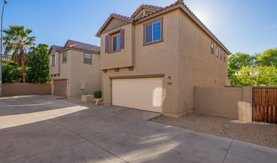 909 E AGUA FRIA Ln, Avondale, AZ 85323 - 3 Beds, 3 Bath