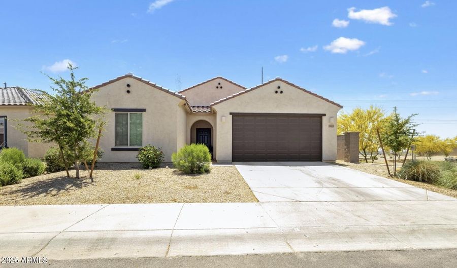 24559 W FLORES Dr, Buckeye, AZ 85326 - 4 Beds, 2 Bath