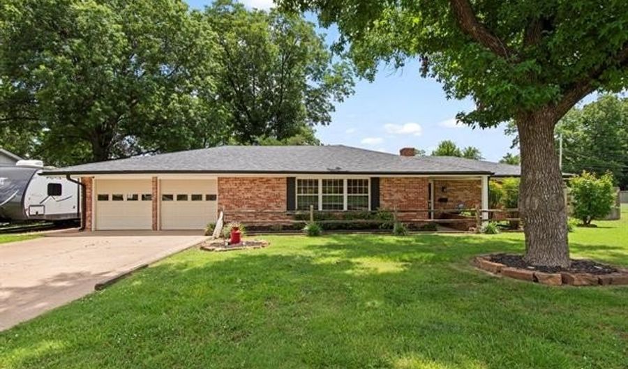1508 Lariat Dr, Bartlesville, OK 74006 - 4 Beds, 2 Bath
