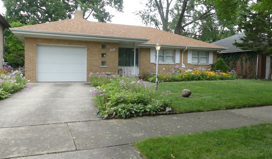6833 N Keeler Ave, Lincolnwood, IL 60712 - 3 Beds, 4 Bath