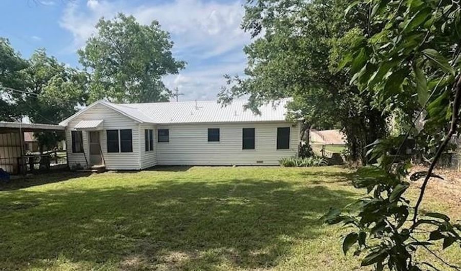 201 Breckenridge St, Albany, TX 76430 - 3 Beds, 1 Bath