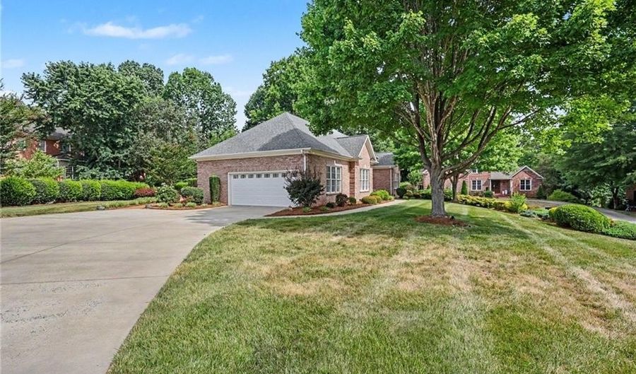 121 N Wildcat Run Ct, Advance, NC 27006 - 4 Beds, 4 Bath