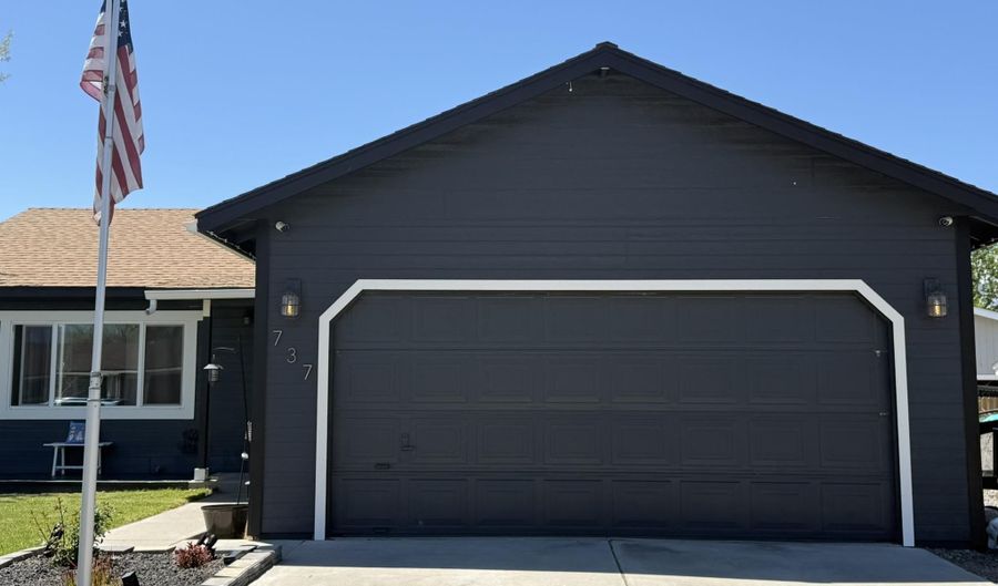 737 Hornet, Gardnerville, NV 89460 - 3 Beds, 2 Bath