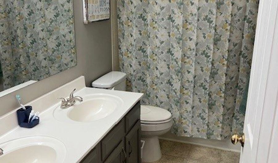 11943 Glen Cove Ct, Indianapolis, IN 46236 - 4 Beds, 3 Bath