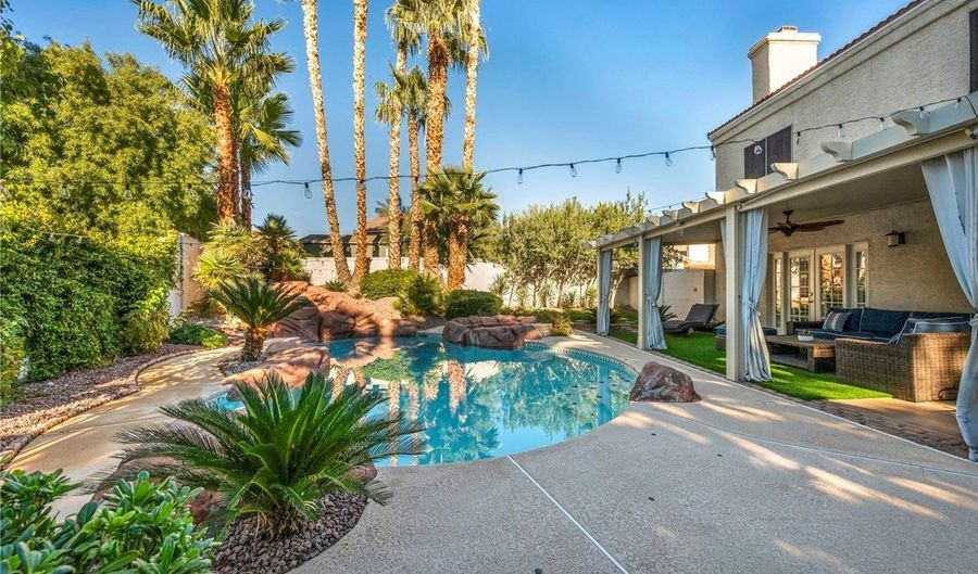 3225 Shoreline Dr, Las Vegas, NV 89117 - 4 Beds, 3 Bath