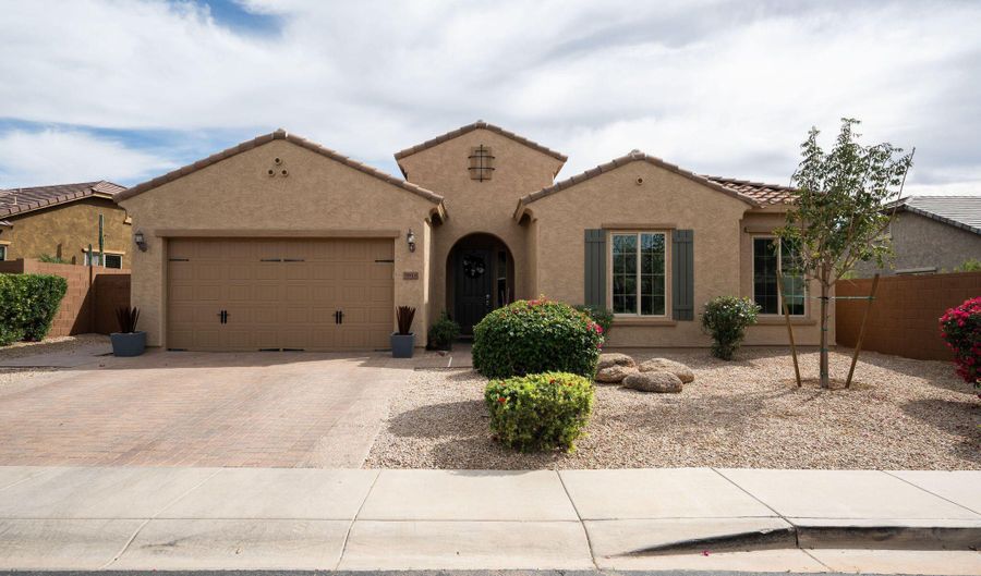 5913 E BRAMBLE BERRY Ln, Cave Creek, AZ 85331 - 4 Beds, 3 Bath