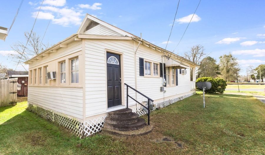 801 Godchaux St, Abbeville, LA 70510 - 3 Beds, 1 Bath