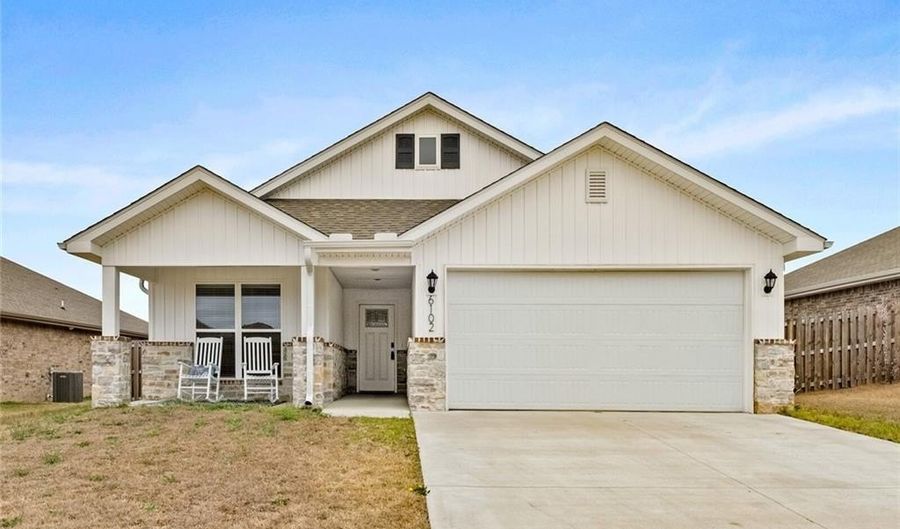 6102 NW Hoover St, Bentonville, AR 72713 - 3 Beds, 2 Bath