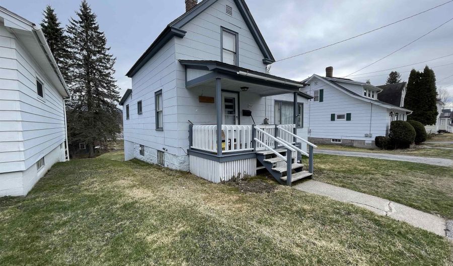 402 Norway St, Berlin, NH 03570 - 3 Beds, 2 Bath