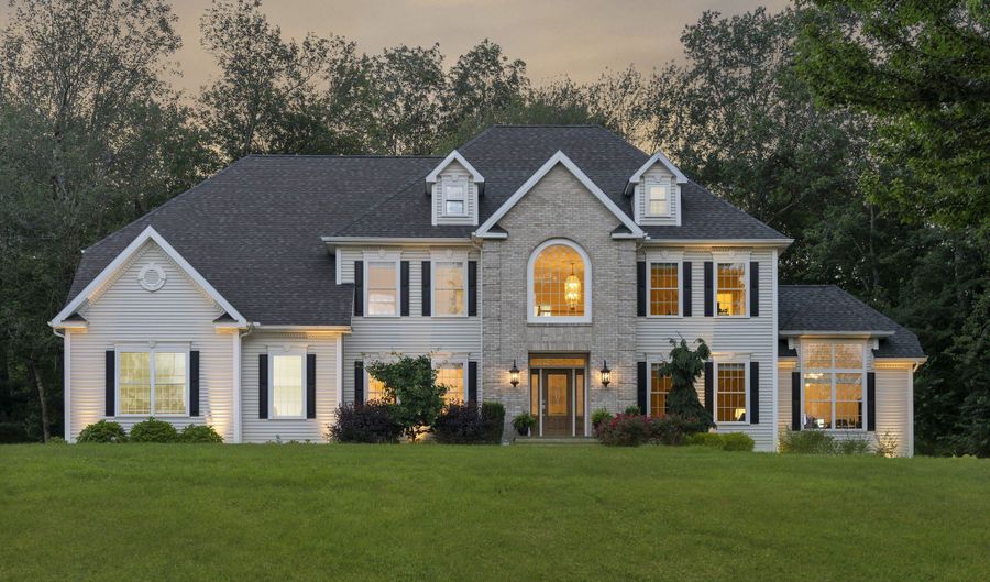 64 Warren Gln, Burlington, CT 06013 - 4 Beds, 4 Bath