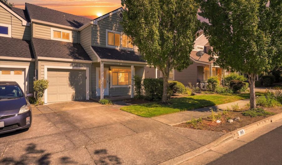 150 Crocker St, Ashland, OR 97520 - 3 Beds, 3 Bath