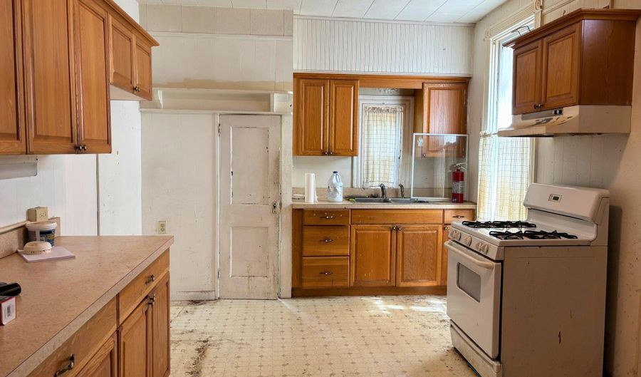 217 NEVIN St, Lancaster, PA 17603 - 4 Beds, 2 Bath