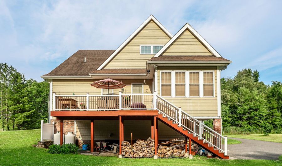 38 Greenridge Dr, Brookfield, CT 06804 - 3 Beds, 3 Bath