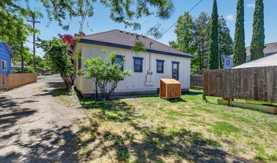 457 C St, Ashland, OR 97520 - 0 Beds, 0 Bath