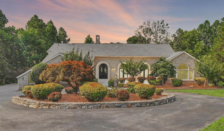 1 PINEY MEETINGHOUSE Ct, Potomac, MD 20854 - 7 Beds, 7 Bath