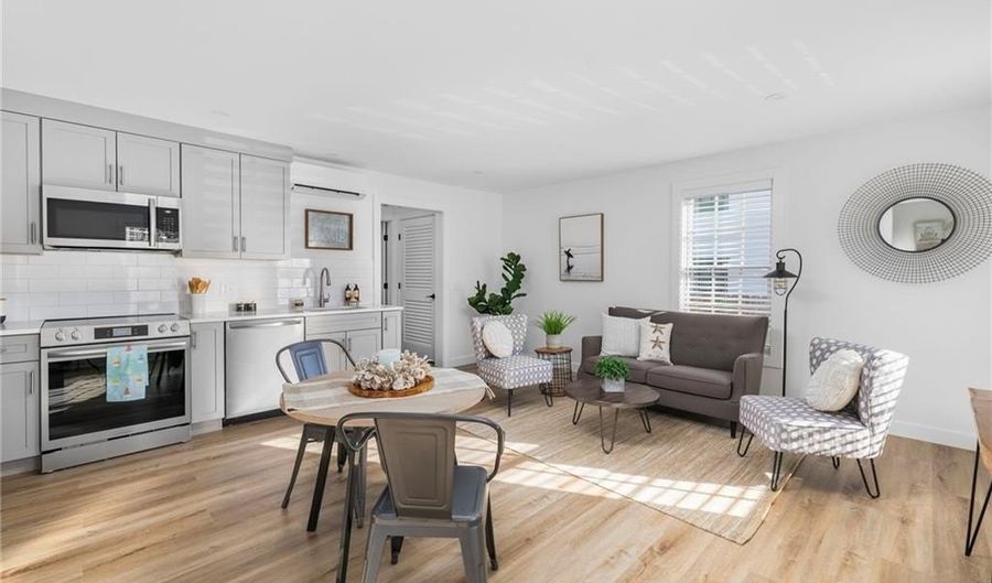 32 Exchange St A2, East Greenwich, RI 02818 - 1 Beds, 1 Bath