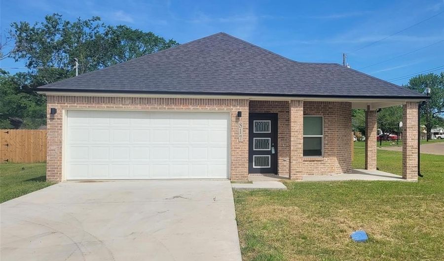 817 E Jefferson St, Sulphur Springs, TX 75482 - 3 Beds, 2 Bath