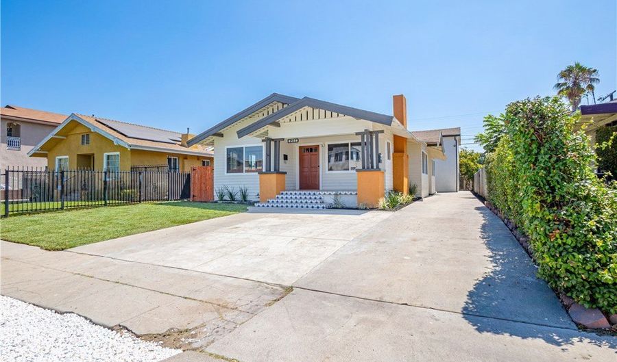 4284 La Salle Ave, Los Angeles, CA 90062 - 6 Beds, 5 Bath