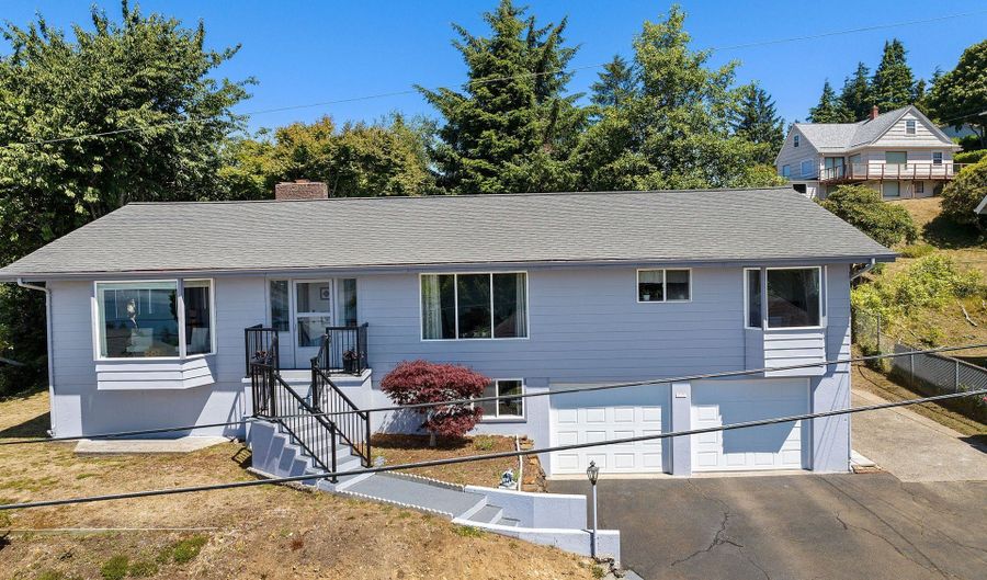 374 W LEXINGTON Ave, Astoria, OR 97103 - 3 Beds, 2 Bath