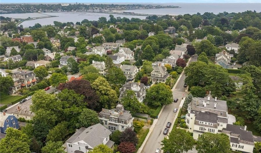 36 Ayrault St, Newport, RI 02840 - 4 Beds, 3 Bath