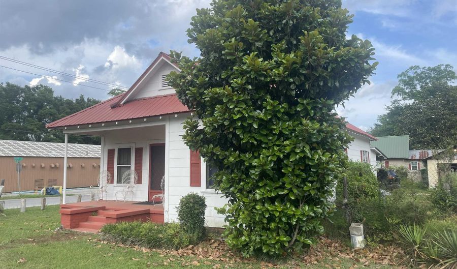 620 N Main St, Atmore, AL 36502 - 3 Beds, 2 Bath