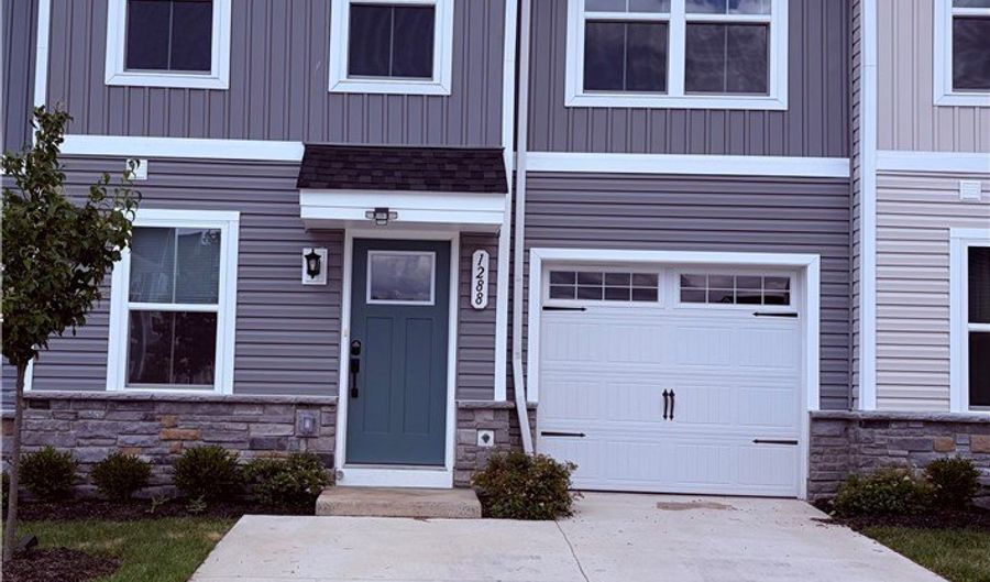 1288 Divot Cir, Akron, OH 44313 - 3 Beds, 3 Bath