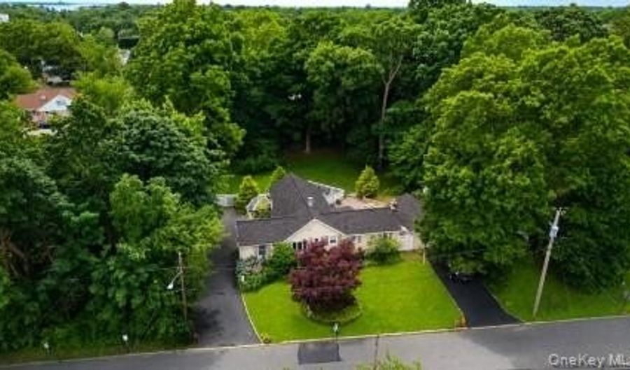 81 Union Ave, Amityville, NY 11701 - 3 Beds, 3 Bath