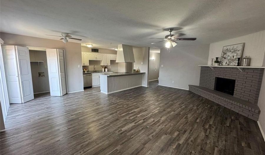 913 Valley View Dr, Allen, TX 75002 - 3 Beds, 2 Bath