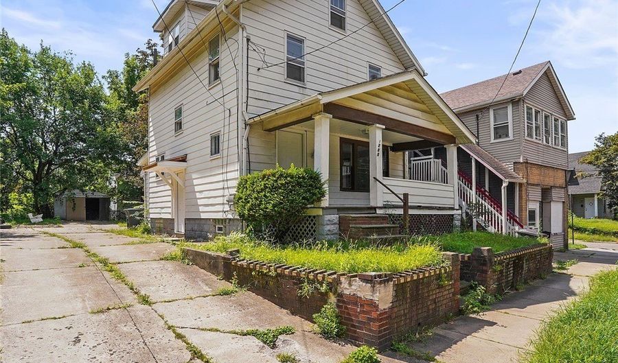 1260 Newton St, Akron, OH 44305 - 3 Beds, 1 Bath