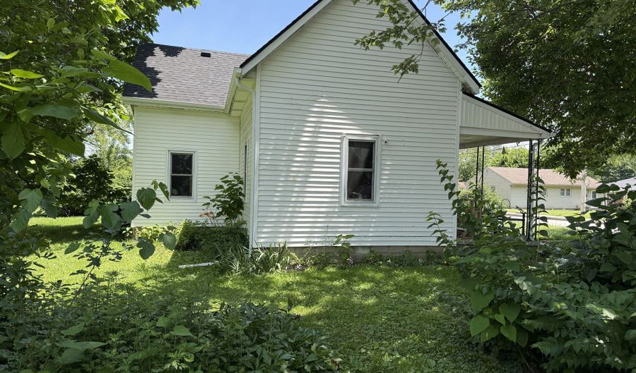 901 Columbia Ave, Alexandria, IN 46001 - 3 Beds, 1 Bath