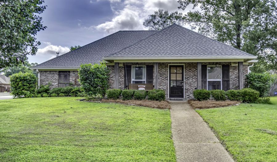 128 W Pinebrook Dr, Brandon, MS 39047 - 3 Beds, 2 Bath