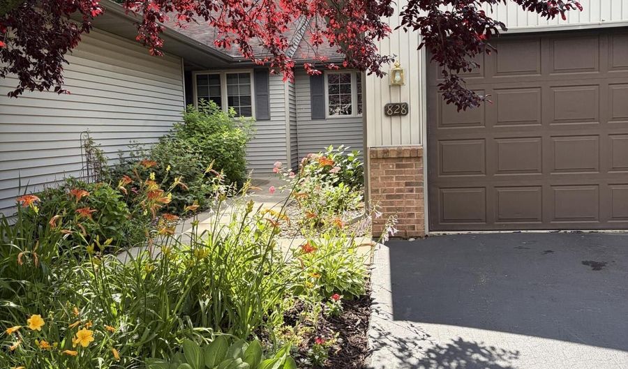 828 Highbanks Dr 21, Allegan, MI 49010 - 2 Beds, 2 Bath