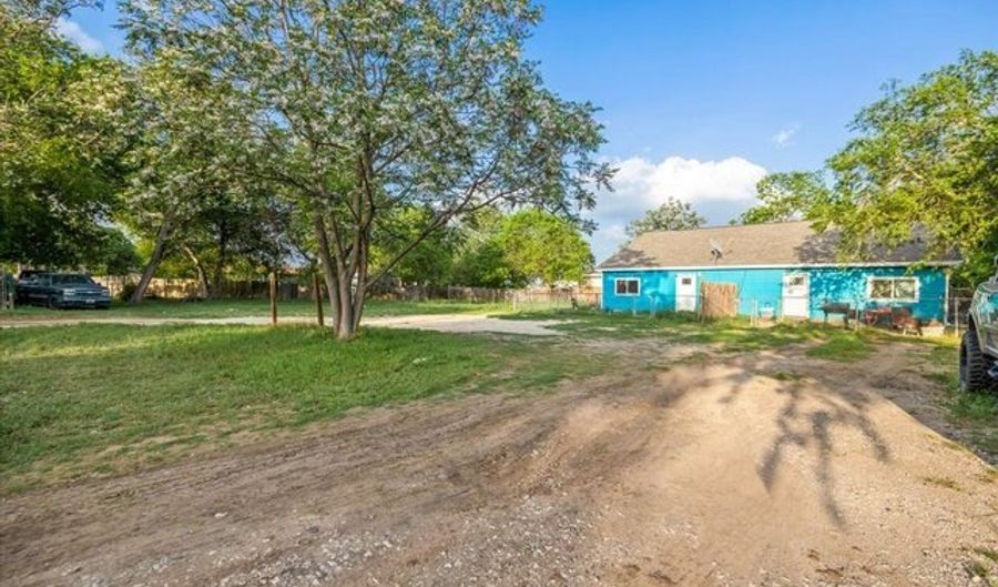 610 Novella, Adkins, TX 78101 - 0 Beds, 4 Bath