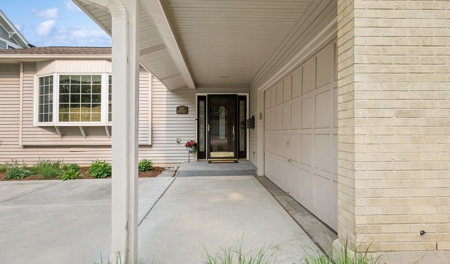 1407 N Dunton Ave, Arlington Heights, IL 60004 - 4 Beds, 3 Bath