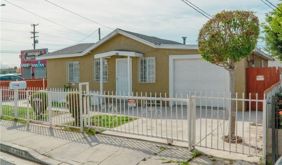 806 W Spruce St, Compton, CA 90220 - 3 Beds, 1 Bath