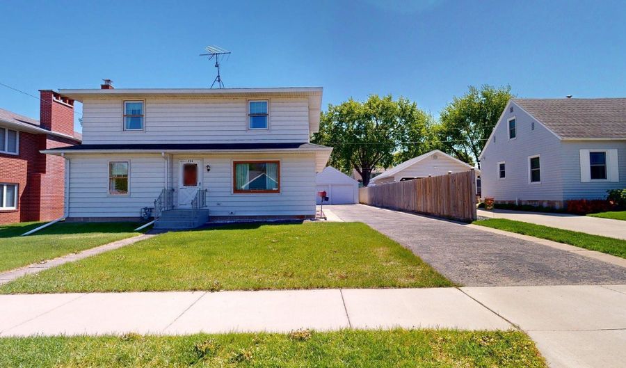 406 Giles Pl, Albert Lea, MN 56007 - 4 Beds, 3 Bath