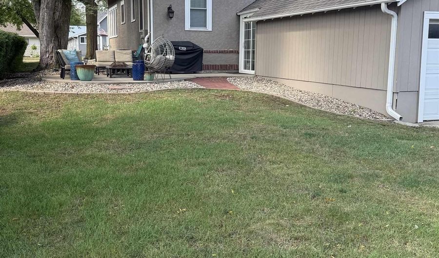 200 S 3RD St, Beresford, SD 57004 - 4 Beds, 2 Bath