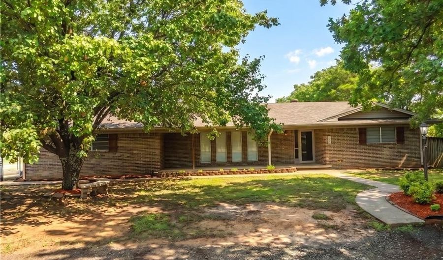 112 Oak St, Arkoma, OK 74901 - 3 Beds, 2 Bath