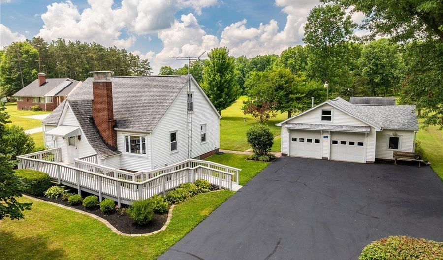 8463 Schubert Ave NE, Alliance, OH 44601 - 3 Beds, 2 Bath