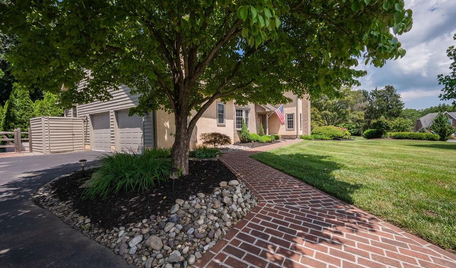 305 E BARTRAM Ln E, Hockessin, DE 19707 - 4 Beds, 3 Bath