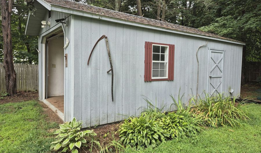 2 Dixon Rd, Danbury, CT 06811 - 4 Beds, 2 Bath