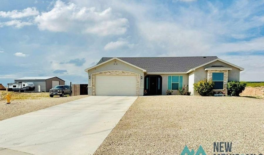 832 Calamity Jane Dr, Carlsbad, NM 88220 - 4 Beds, 2 Bath