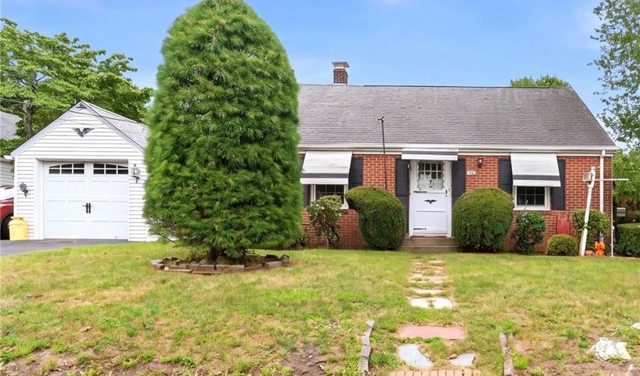 48 Fairway Dr, Cranston, RI 02920 - 2 Beds, 1 Bath